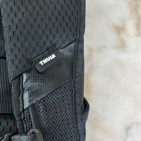 THULE SWEDEN Accent Backpack 23L Black UNISEX Backpack - Picture 10 of 16